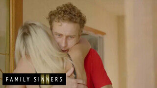 Family Sinners - Khloe Kapri a sulis nevelő húgi