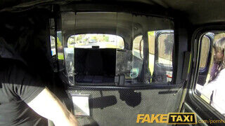FakeTaxi - Méretes kannás félvér csajszika bekúrva
