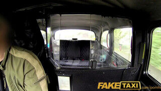 FakeTaxi - Vékony pipi lovagol a taxison