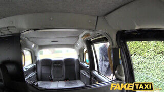 Fake Taxi - Lexi Lou segge is megdöngetve