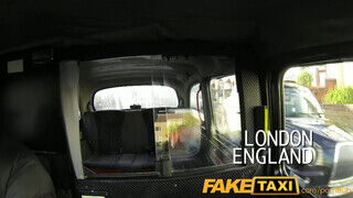 FakeTaxi - tinédzser lány orálozza az koros taxist