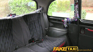 FakeTaxi - világos szőke csajszi segg lyukba is engedi