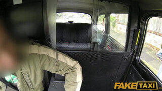 FakeTaxi egy tökéletes oboázás a fuvarért cserébe