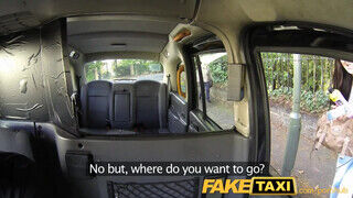 FakeTaxi - tetovált formás fenekű szuka a motorháztetőn reszelve