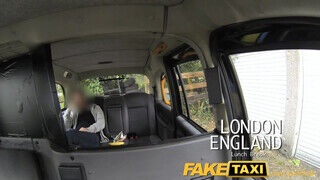 FakeTaxi - maga mutogató maca a taxiban