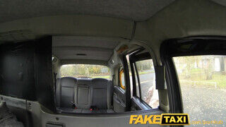 FakeTaxi - brutáljó világos szőke gádzsi fullos fehérneműben