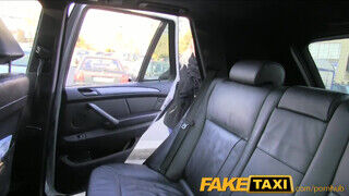 FakeTaxi - világos szőke szemüveges sunát nem nehéz rábeszélni