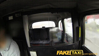 FakeTaxi - dupla bögyös lány kettő faszra