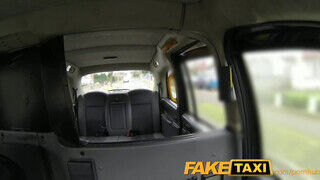 FakeTaxi - ez a maca sem tud ellenállni a hatalmas fasznak