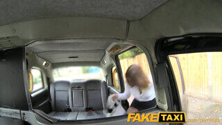 FakeTaxi - kerek mellek és formás segg