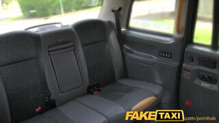 FakeTaxi - Tetkós csöcsös szuka szeret kúrni