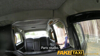 FakeTaxi - Gina Snake a csinos tetkós milf