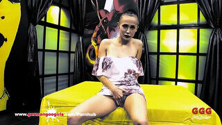 German Goo Girls - a lepkepinájú lány bukkake jelenete