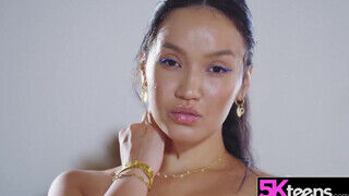 5KPORN - Asia Vargas a kiéhezett ázsiai nuni