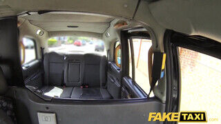 Fake Taxi - Ava Austen hátsó bejáratba is akarja