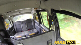 Fake Taxi - Lexi Lou hátsó nyílásba reszelve a taxiban