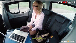 FUCKEDINTRAFFIC - Jenny Smart és egy termetes kukac esete
