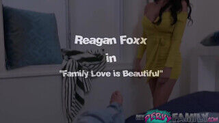 Reagan Foxx a szeretkezni akaró mostoha anya