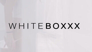 WhiteBoxxx - Caprice istenien kinyalja a csaja pici pináját