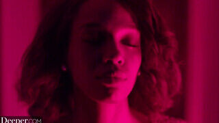 Deeper - Lacey London fehér falloszt akart