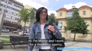 PublicAgent - kerek pinájú cseh Milf lány