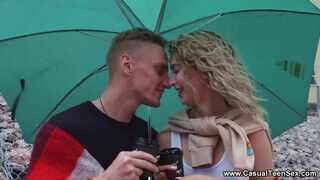 Casual Fiatal Porno - Iris Kiss Kiss segge megkettyintve