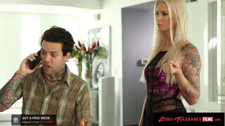 ZeroTolerance - Brooke Banner a gigantikus cickós milf