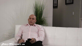 Bunny Colby a termetes cicis fiatal