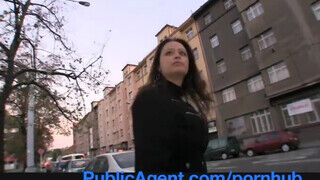 PublicAgent - Sirale a gigantikus keblű csajszika