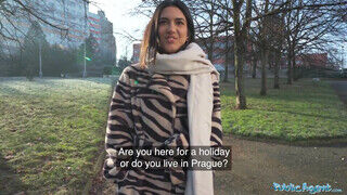 Public Agent - Lena Coxx borotvált vaginája meghágva