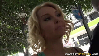 Aaliyah Love lovagol a méretes faszon