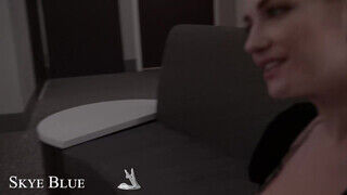 Naughty America - Skye Blue romantikus szexelése
