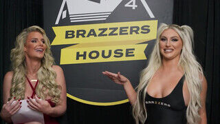 BRAZZERS - Luna Star extrém pózokban közösül