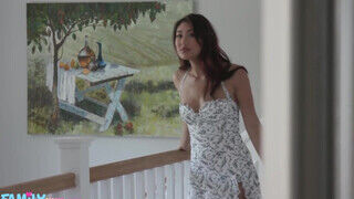 FamilyXXX - Mina Lux beleül a óriási farokba