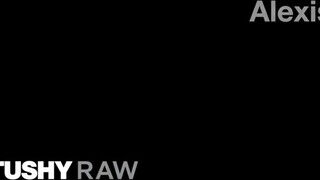 TUSHYRAW - Alexis Tae kettő fügyit kap