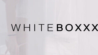 WHITEBOXXX - Tinédzser csajszika játszik a puncijával