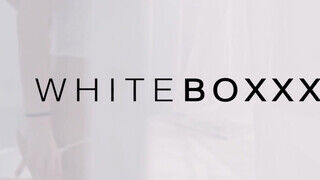 WHITEBOXXX - Stacy Cruz a masszőrrel kupakol