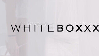 WHITEBOXXX - Tinédzser lányok édeshármasban