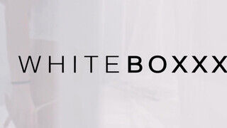 WHITEBOXXX - Nancy ráül a a palija szájára