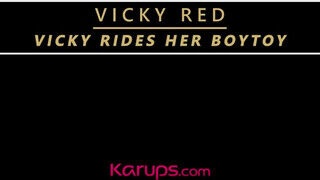 Vicky Red zsenge fószerrel kúr