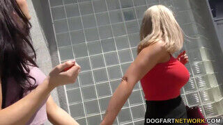 Brooklyn Chase és Chanel Preston popsiba tolva