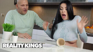 REALITY KINGS - Kira Queen a szomszéd hapsival reszel