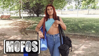 Mofos - Rosie Cage a csábos turista gádzsi