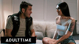 ADULT TIME - Khloe Kay a transzvesztita maca