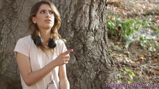 Alexa Grace tinédzser picsája forrón dörzsölődik lesbi szerelmében