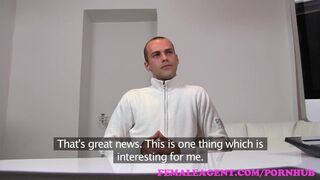 Izgató milf ügynök teszteli a hardcore csákót