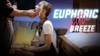 Cuki zsenge Breezy Bri kinky hangulatban csábítja a nevelő atyja barátját csinos alsóruhában