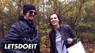 Óriási csöcsű barna hajú német csajszi felvétel a óriási kombiban vad baszásra