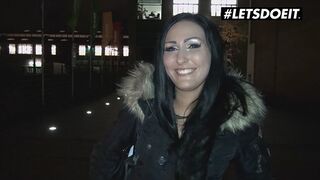 Mira grey német néger luvnya kufircolja az idegent pénzért a buszon