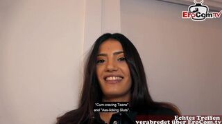 Német geek pasas megdugja a forró kolumbiai milf-et randin